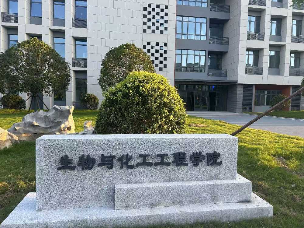 开福区扬州职业大学体育场高杆灯项目